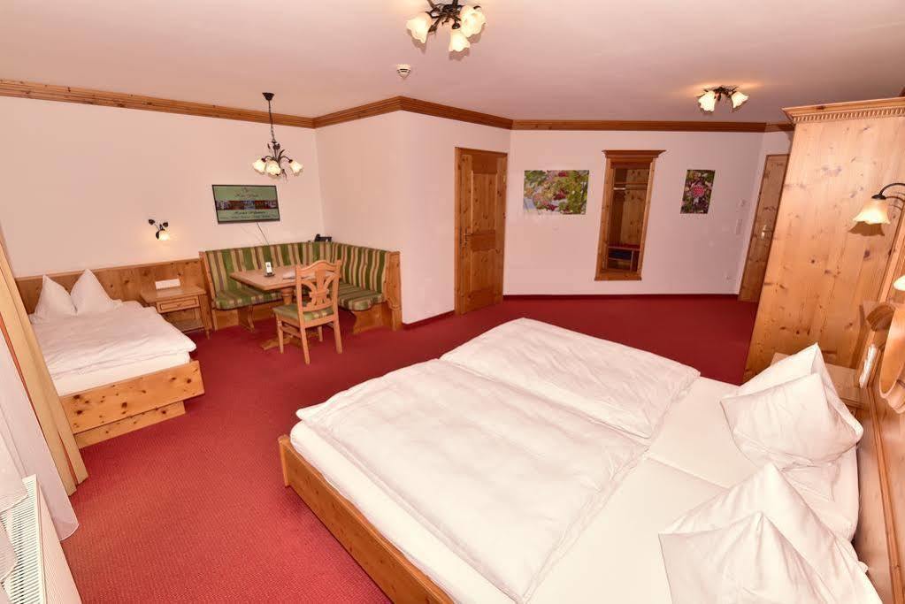 Hotel Wender Vehlberg ภายนอก รูปภาพ